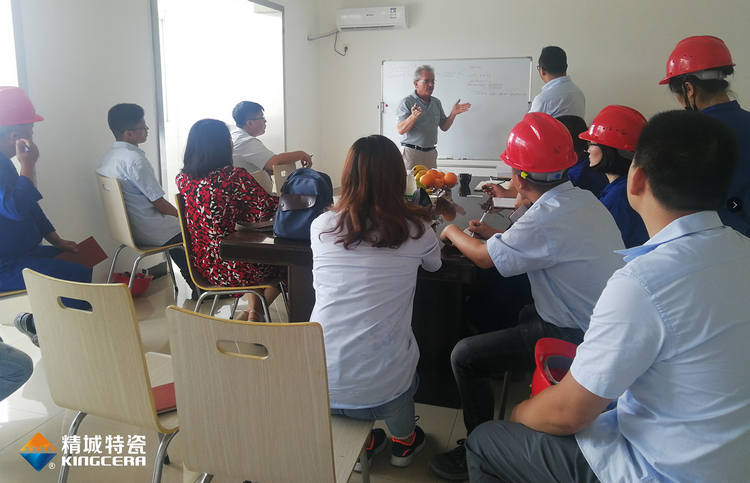 湖南mg冰球突破特邀意大利专家举行质量治理培训