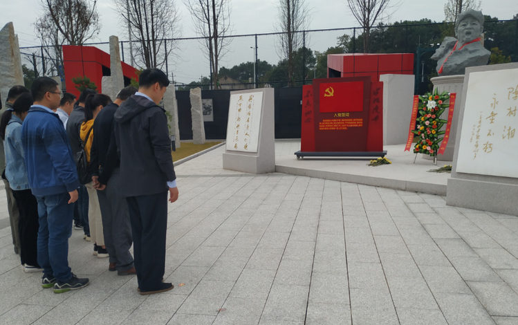 mg冰球突破党支部开展“不忘初心、切记使命”主题党日活动