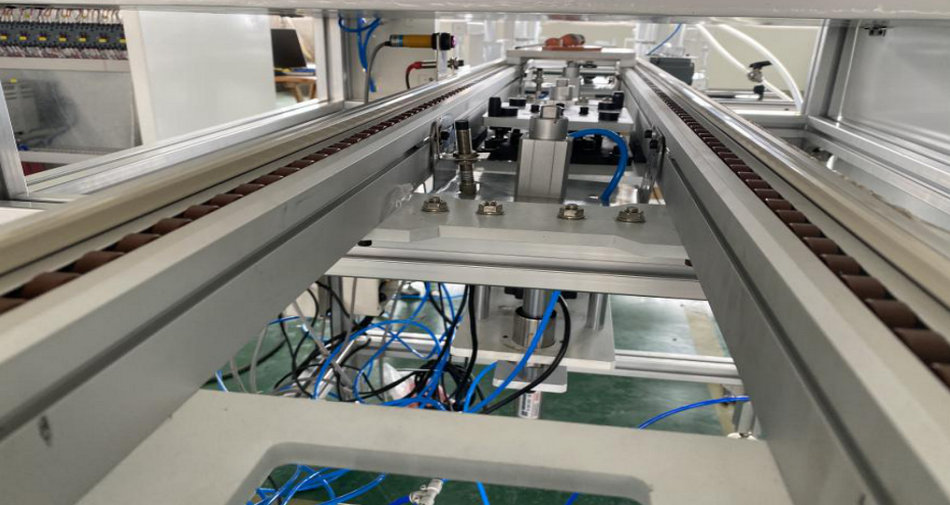 mg冰球突破特瓷陶瓷橡胶复合衬板硫化喷胶线