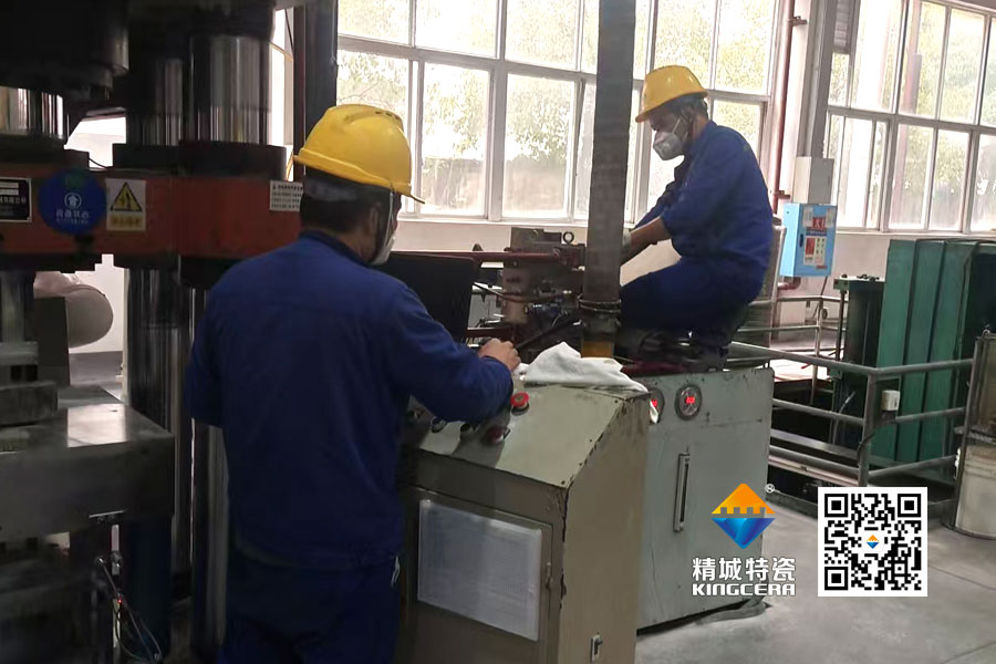 以厂为家，，，，勇于继续：魏科班组自主刷新压机纪实